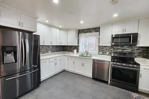 9407 Ironwood Ln, Des Plaines, IL 60016 - Photo 9