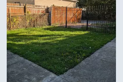 8125 S Escanaba Avenue #2, Chicago, IL 60617 - Photo 13