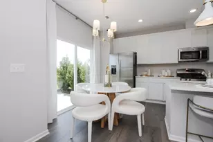 324 Kingsport Dr, South Elgin, IL 60177 - Photo 11