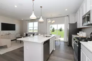 324 Kingsport Dr, South Elgin, IL 60177 - Photo 9