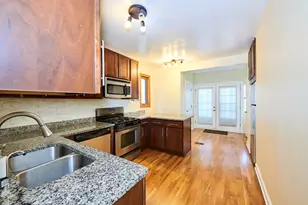 3222 W Warner Ave, Chicago, IL 60618 - Photo 3