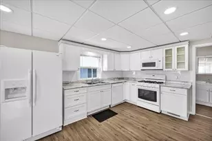 1406 W Walnut St, Bloomington, IL 61701 - Photo 9