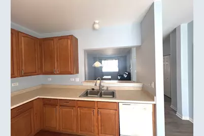 669 S Rosehall Lane #669, Round Lake, IL 60073 - Photo 5