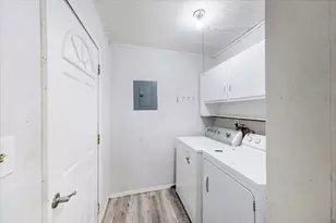 819 E Center St, Monticello, IL 61856 - Photo 5