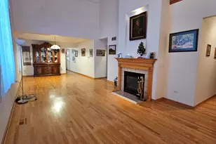 2013 Jeffrey Ln, Elgin, IL 60123 - Photo 7