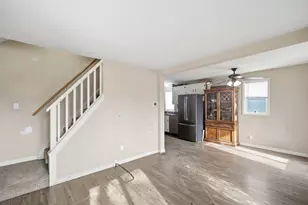 860 Parkway Ave, Elgin, IL 60120 - Photo 5