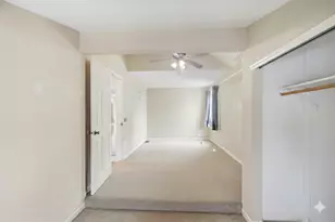 860 Parkway Ave, Elgin, IL 60120 - Photo 3