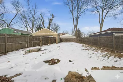 860 Parkway Avenue, Elgin, IL 60120 - Photo 9