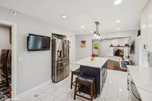 10039 Lacrosse Ave, Skokie, IL 60077 - Photo 5