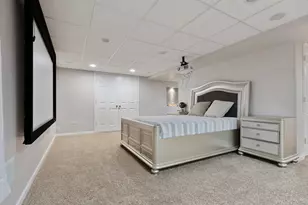 611 Woodbridge Dr, Elgin, IL 60124 - Photo 15