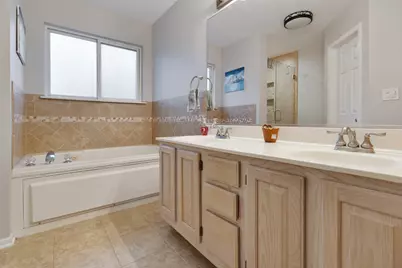 611 Woodbridge Drive, Elgin, IL 60124 - Photo 17