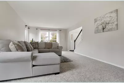 611 Woodbridge Drive, Elgin, IL 60124 - Photo 9