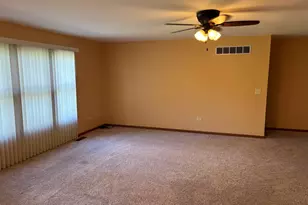 2120 Belvidere Line Dr, Elgin, IL 60123 - Photo 5