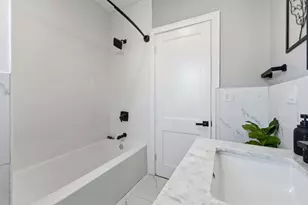 5915 W Iowa St, Chicago, IL 60651 - Photo 25