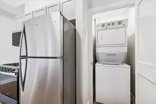 2058 N Albany Ave, Chicago, IL 60647 - Photo 9