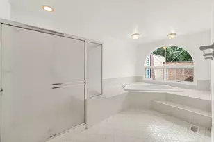 5625 Chesapeake Dr, McHenry, IL 60050 - Photo 13