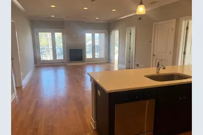 4812 W Montrose Avenue #204, Chicago, IL 60641 - Photo 11