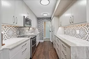 1310 N Ritchie Ct, Chicago, IL 60610 - Photo 3