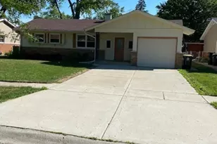 510 Shadywood Ln, Elk Grove Village, IL 60007 - Photo 1