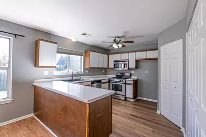 1305 Spalding Drive, Mundelein, IL 60060 - Photo 9