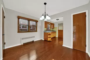5730 S Tripp Ave, Chicago, IL 60629 - Photo 5