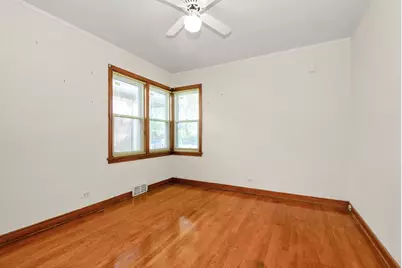 8834 S Oglesby Avenue, Chicago, IL 60617 - Photo 5