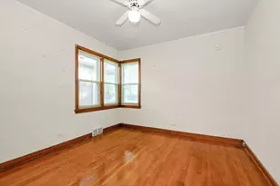 8834 S Oglesby Ave, Chicago, IL 60617 - Photo 5