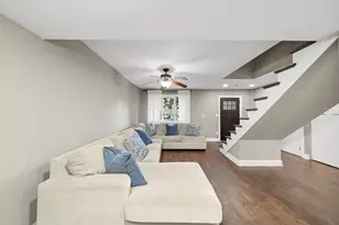 14N468 Bonnie Ln, Elgin, IL 60124 - Photo 7