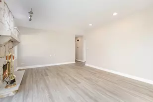 2476 Village Ct, Aurora, IL 60504 - Photo 3