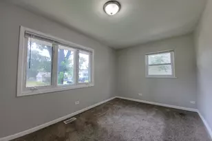 349 E Maple Dr, Glenwood, IL 60425 - Photo 9