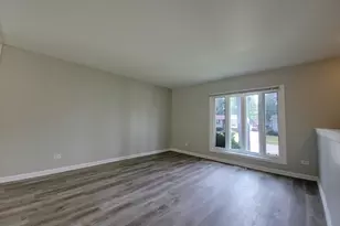 349 E Maple Dr, Glenwood, IL 60425 - Photo 3