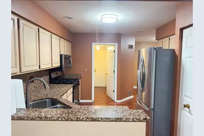 1042 Ridgefield Circle #1042, Carol Stream, IL 60188 - Photo 7