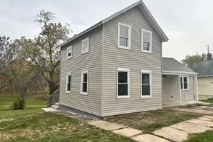 248 N State St, Franklin Grove, IL 61031 - Photo 3