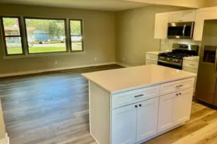 1011 Monroe Dr, Bloomington, IL 61701 - Photo 7