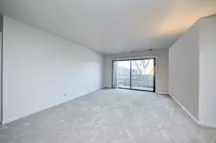 478 Raintree Ct, Glen Ellyn, IL 60137 - Photo 3