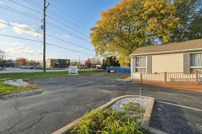 1S221 Summit Avenue, Oakbrook Terrace, IL 60181 - Photo 3