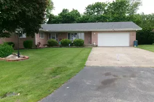 407 E Pine St, Chatsworth, IL 60921 - Photo 3