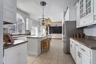 8 Stetson Dr, Bloomington, IL 61701 - Photo 3