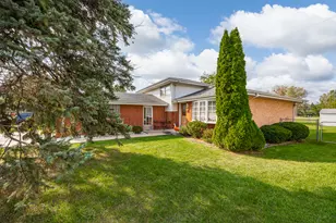 10624 S Michael Dr, Palos Hills, IL 60465 - Photo 1