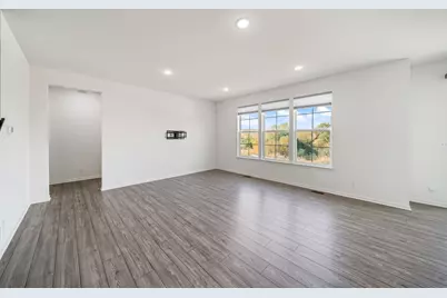 356 S Pointe Avenue, South Elgin, IL 60177 - Photo 7