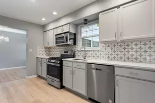 3290 Johnsbury Ct, Aurora, IL 60504 - Photo 9