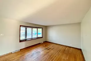 19202 Sherman St, Lansing, IL 60438 - Photo 3