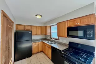 19202 Sherman St, Lansing, IL 60438 - Photo 5