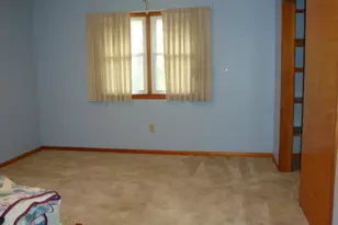 522 N 3rd St, Cissna Park, IL 60924 - Photo 17