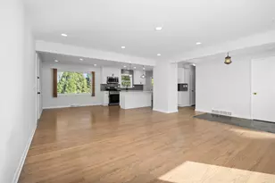 2516 Highcrest Rd, Rockford, IL 61107 - Photo 9