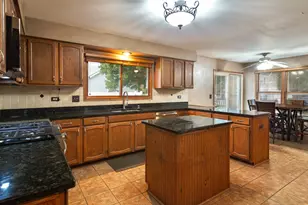 591 Salceda Ln, Mundelein, IL 60060 - Photo 13