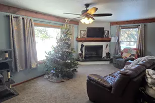 404 N Main St, Coleta, IL 61081 - Photo 3