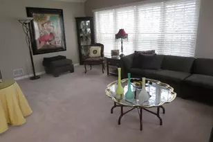 102 Yale Ct, Glenview, IL 60026 - Photo 3