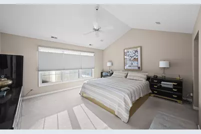 102 Yale Court, Glenview, IL 60026 - Photo 9