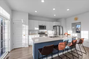 271 Charlestowne Lakes Dr, Saint Charles, IL 60174 - Photo 5